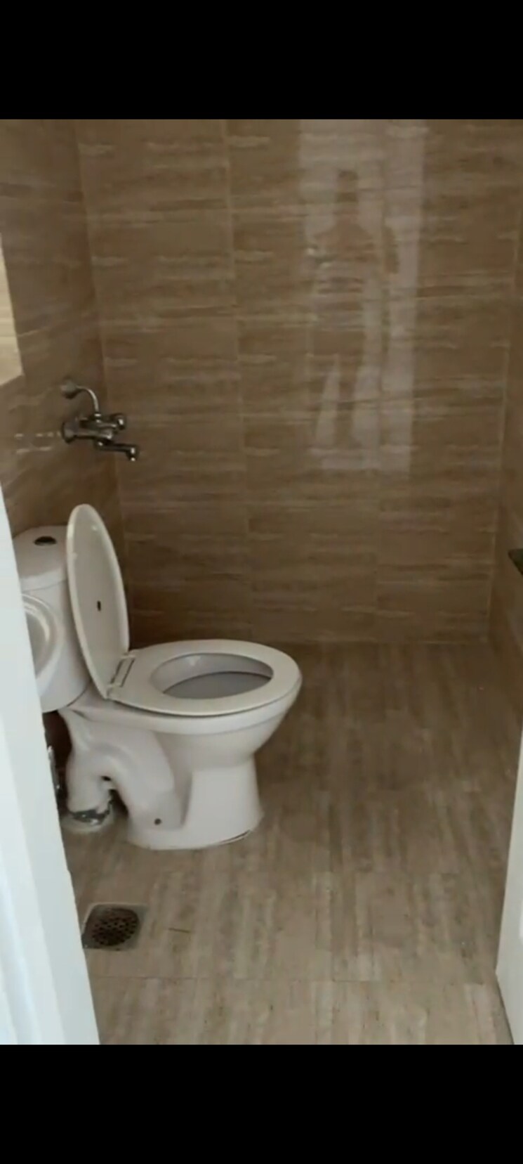 Bathroom, umang-summer-palms 3 Bedroom 1576 Sq.Ft. Apartment In Sector 86 Faridabad 9557011