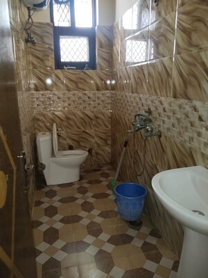 Bathroom in 2 BHK Builder Floor at Ashoka Enclave Faridabad, Sector 34 – for Rent