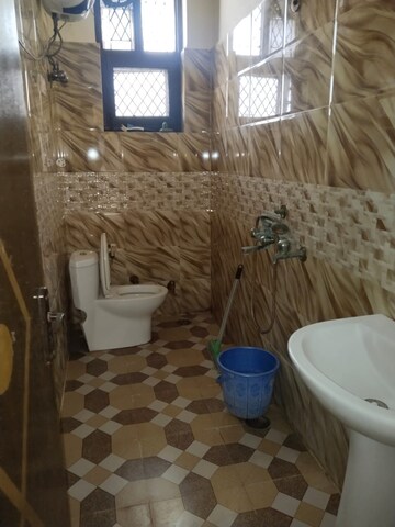 Bathroom in 2 BHK Builder Floor at Ashoka Enclave Faridabad, Sector 34 – for Rent