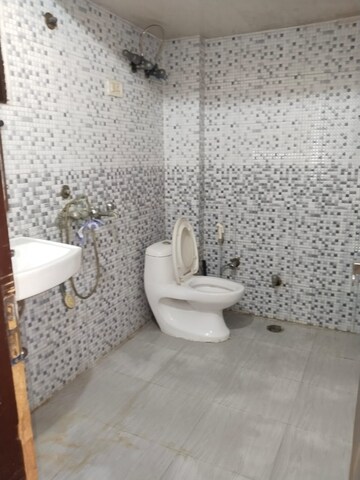 Bathroom in 2 BHK Builder Floor at Ashoka Enclave Faridabad, Sector 34 – for Rent