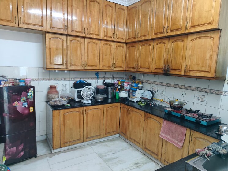 Kitchen, chittaranjan park 3 Bedroom 115 Sq.Yd. Builder Floor In Chittaranjan Park Delhi 9557090