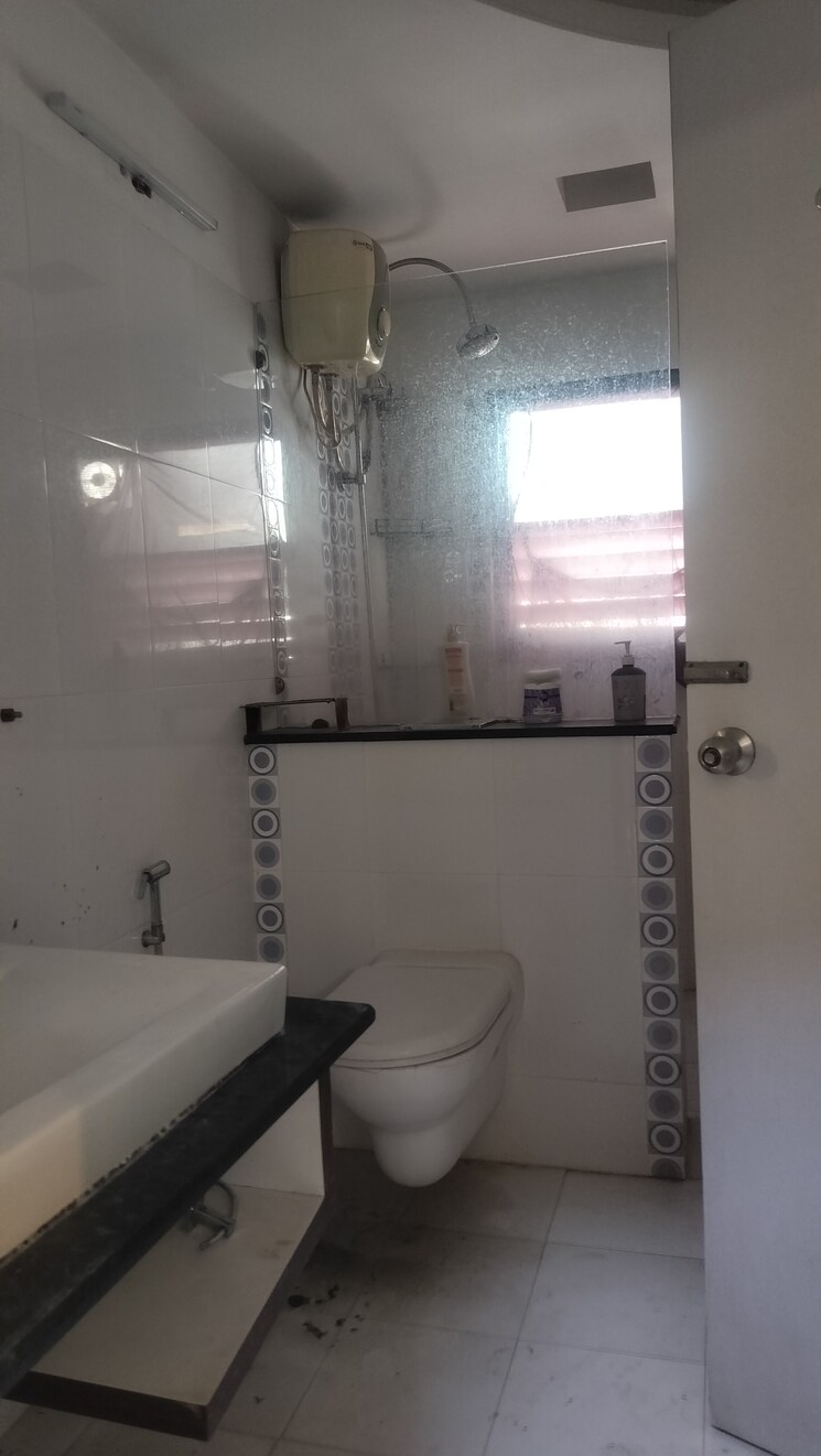 Bathroom, banjara hills 3 Bedroom 1900 Sq.Ft. Apartment In Banjara Hills Hyderabad 9557019
