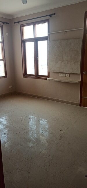 Furnished Amenities in 4 BHK Penthouse at Rajvilas Apartments, Sector 52 – for Rent