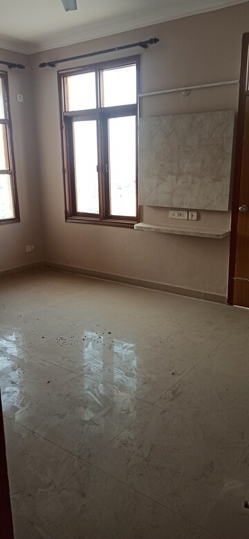 Furnished Amenities in 4 BHK Penthouse at Rajvilas Apartments, Sector 52 – for Rent