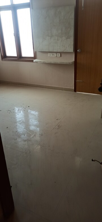 Room in 4 BHK Penthouse at Rajvilas Apartments, Sector 52 – for Rent