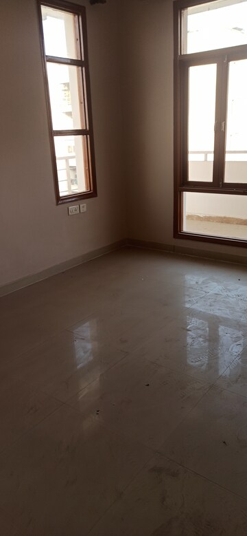 Furnished Amenities in 4 BHK Penthouse at Rajvilas Apartments, Sector 52 – for Rent