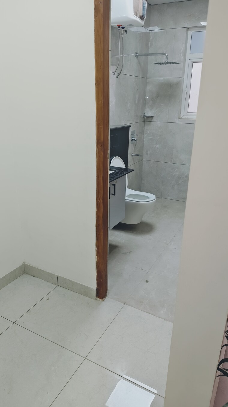 Bathroom, amrapali-verona-heights-phase-ii 3 Bedroom 2176 Sq.Ft. Apartment In Amrapali Leisure Valley Greater Noida 9557068