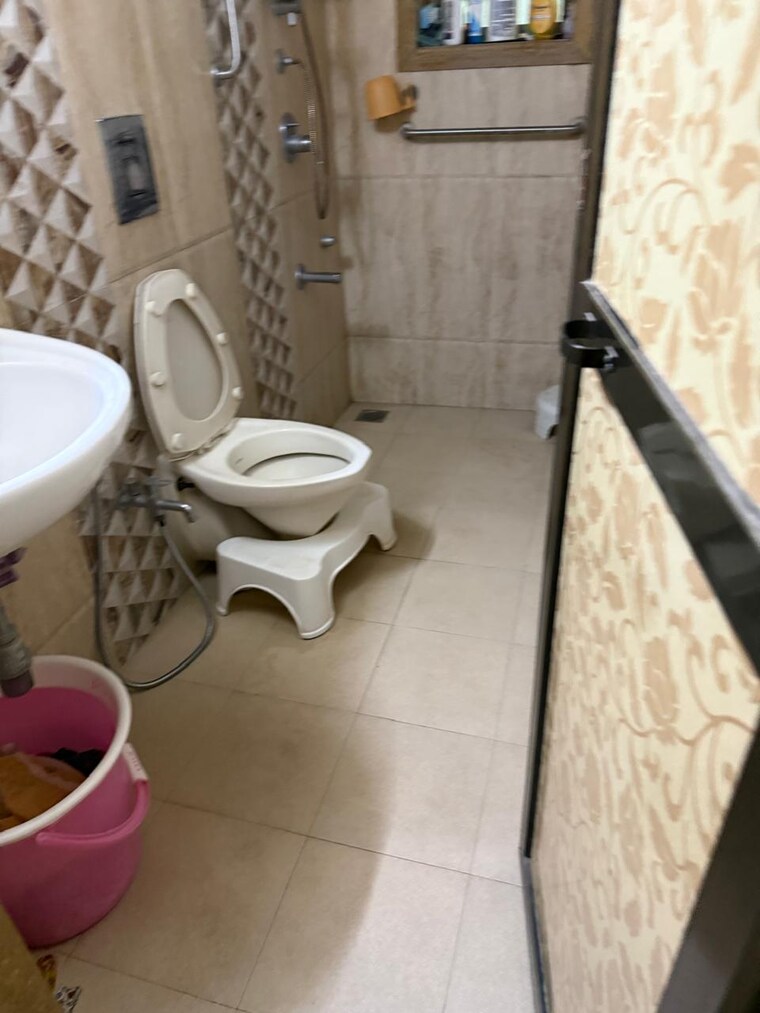 Bathroom, navjivan-colony 2 Bedroom 750 Sq.Ft. Apartment In Mahim Mumbai 9557066