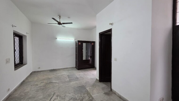 Room, saket 4 Bedroom 2000 Sq.Ft. Builder Floor In Saket Delhi 9557100