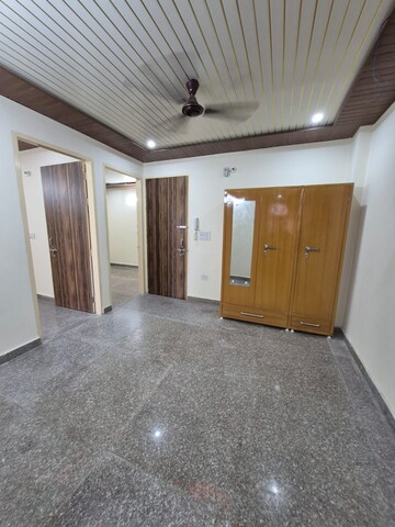 Room in 3 BHK Apartment at Sector 7 Dwarka – for Rent