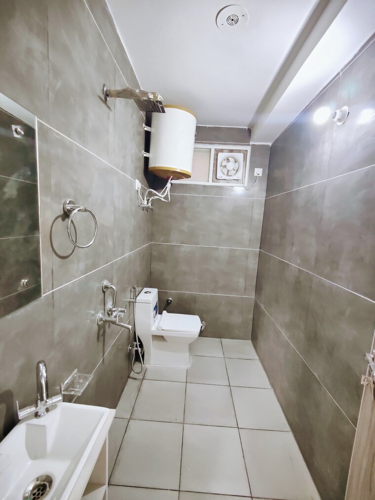 Bathroom, sas-tower 2 Bedroom 1350 Sq.Ft. Builder Floor In Sector 38 Gurgaon 9557123