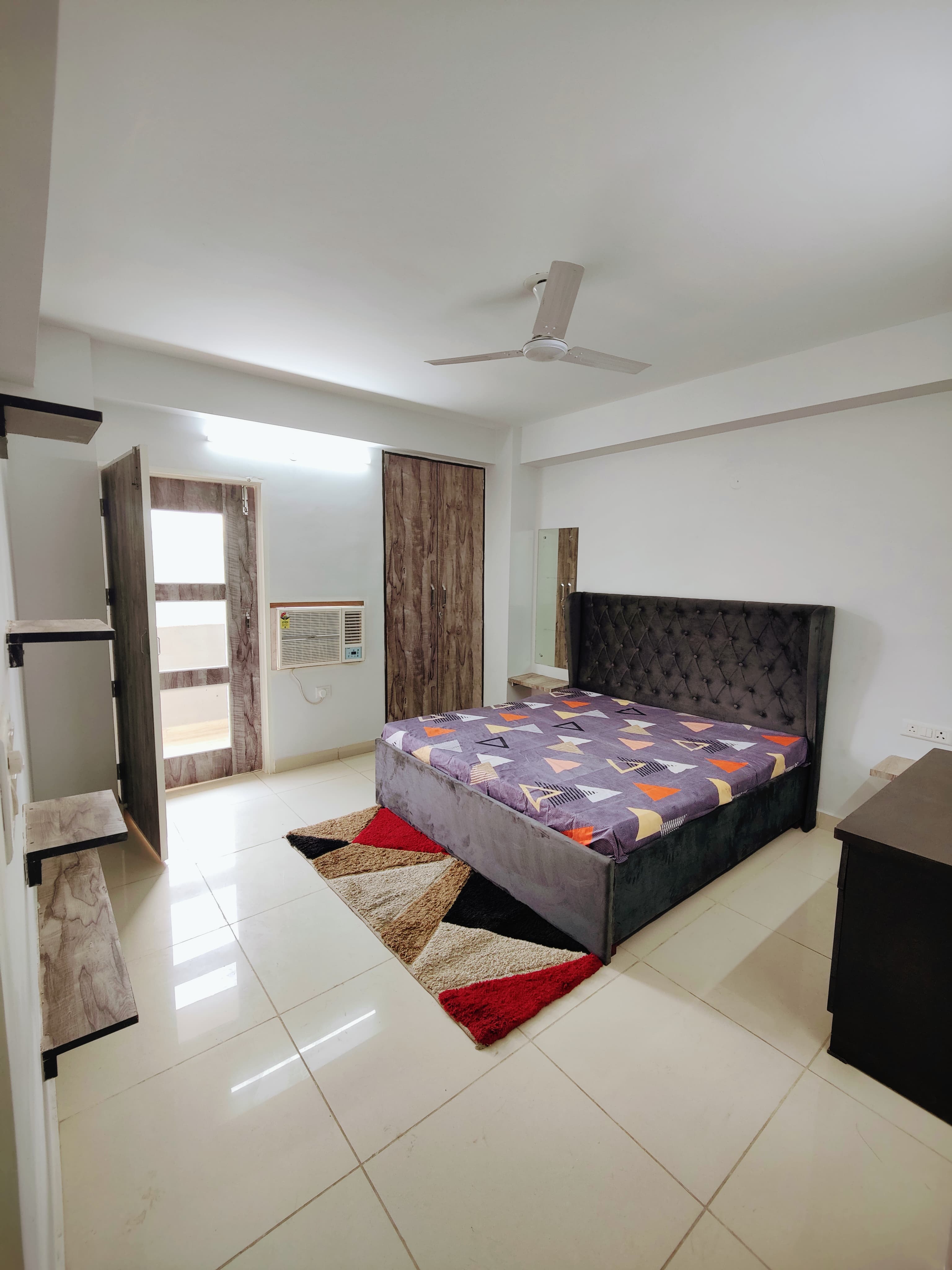 2 BHK Builder Floor For Rent in SAS Tower