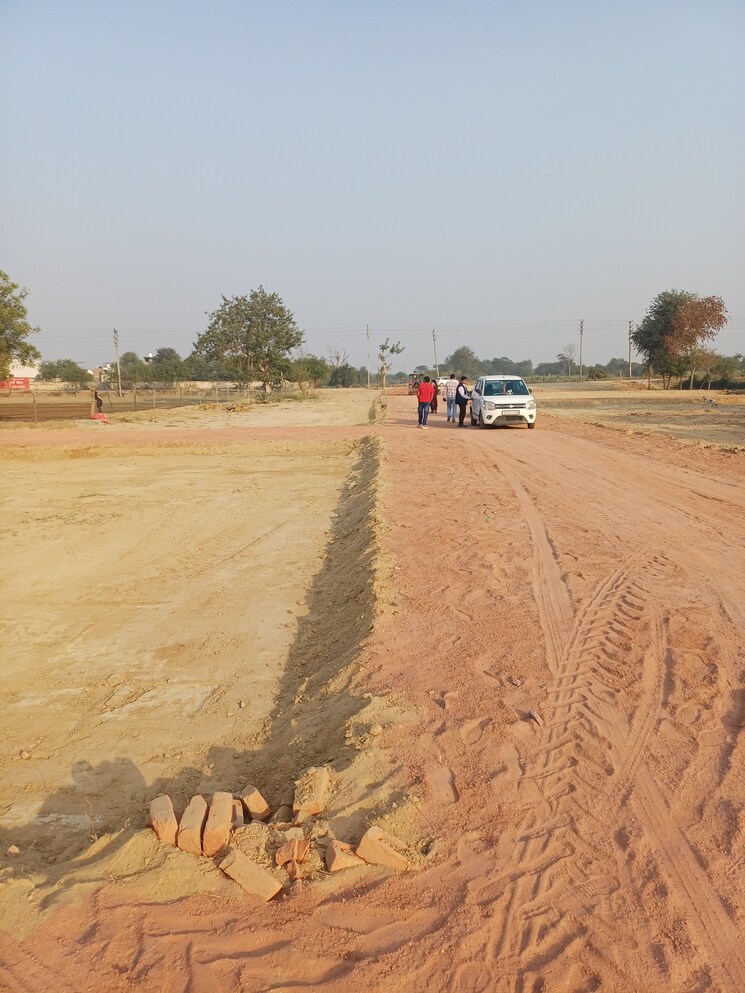 Garden, bhopani  126 Sq.Yd. Plot In Bhopani Faridabad 9557203