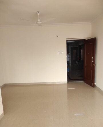 Room in 2 BHK Apartment at K Raheja Heights, Malad East – for Rent