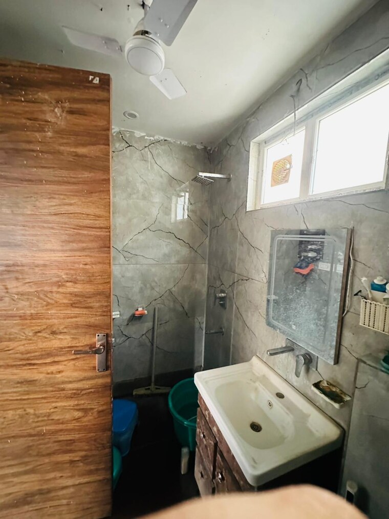 Bathroom, tdi-the-retreat 3 Bedroom 2250 Sq.Ft. Builder Floor In Sector 89 Faridabad 9557216