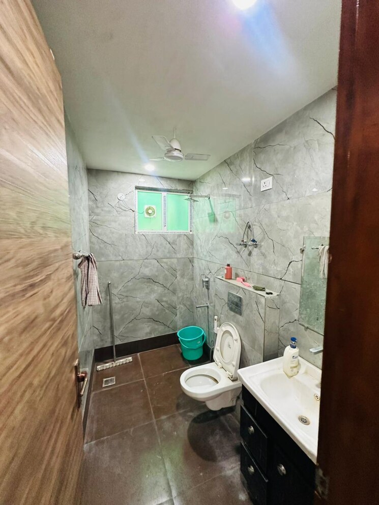 Bathroom, tdi-the-retreat 3 Bedroom 2250 Sq.Ft. Builder Floor In Sector 89 Faridabad 9557216