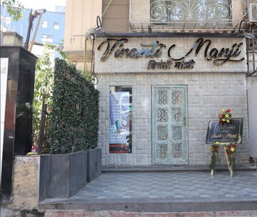  Shop – Exterior View View at Bandra West - for Rent