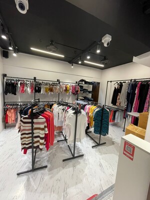  Shop For Rent in Bandra West