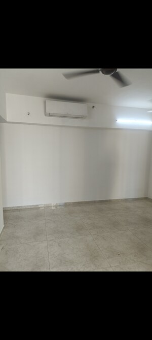 Room in 2 BHK Apartment at Lodha Amara, Kolshet Road – for Sale