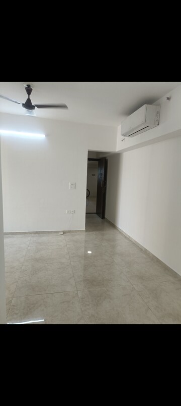 Room in 2 BHK Apartment at Lodha Amara, Kolshet Road – for Sale