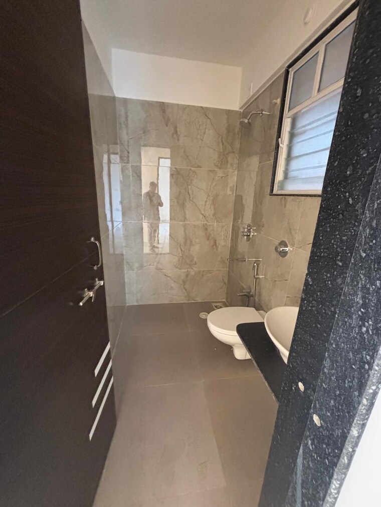 Bathroom, vj-yashwin-nuovo-centro 4 Bedroom 1549 Sq.Ft. Apartment In Wakad Pune 9557294
