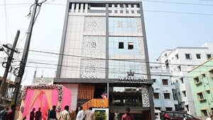  Showroom For Sale in District Center