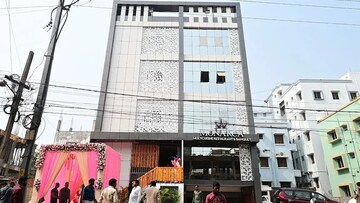  Showroom For Sale in District Center