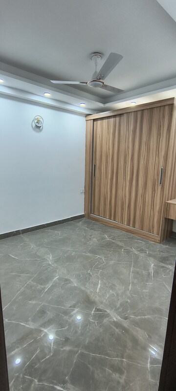 Furnished Amenities in 4 BHK Builder Floor at Panchsheel Vihar – for Sale