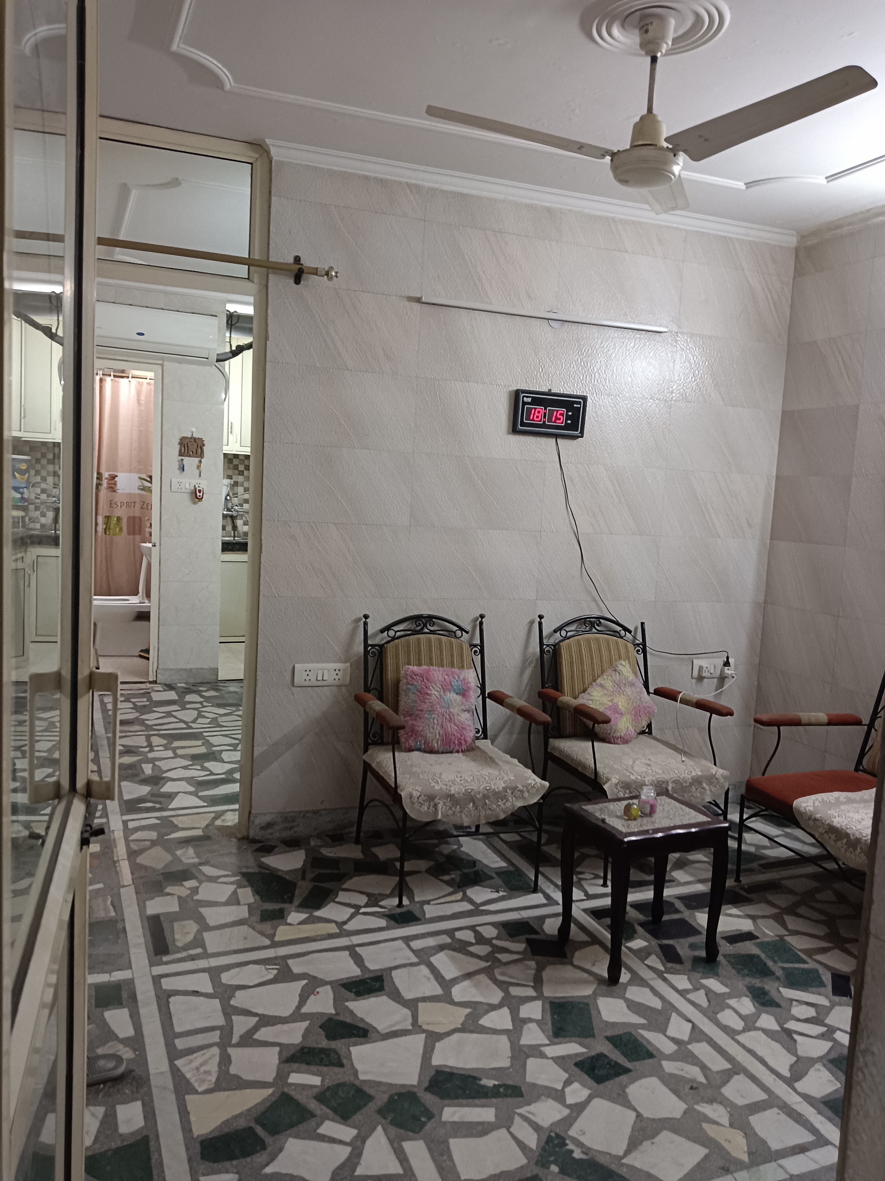 1 BHK Builder Floor For Rent in Old Double Storey Lajpat 