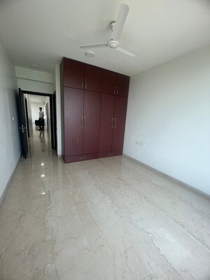 Room in 3 BHK Apartment at Oberoi Realty Esquire, Goregaon East – for Rent