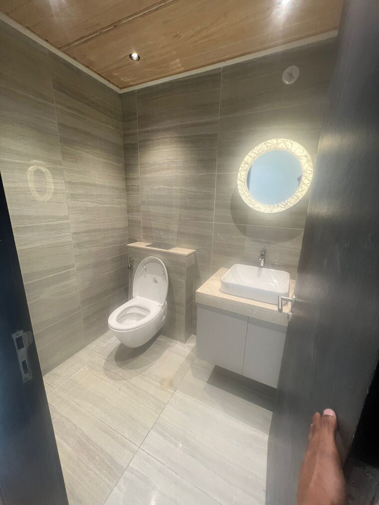 Bathroom, oberoi-realty-esquire 3 Bedroom 1820 Sq.Ft. Apartment In Goregaon East Mumbai 9557316