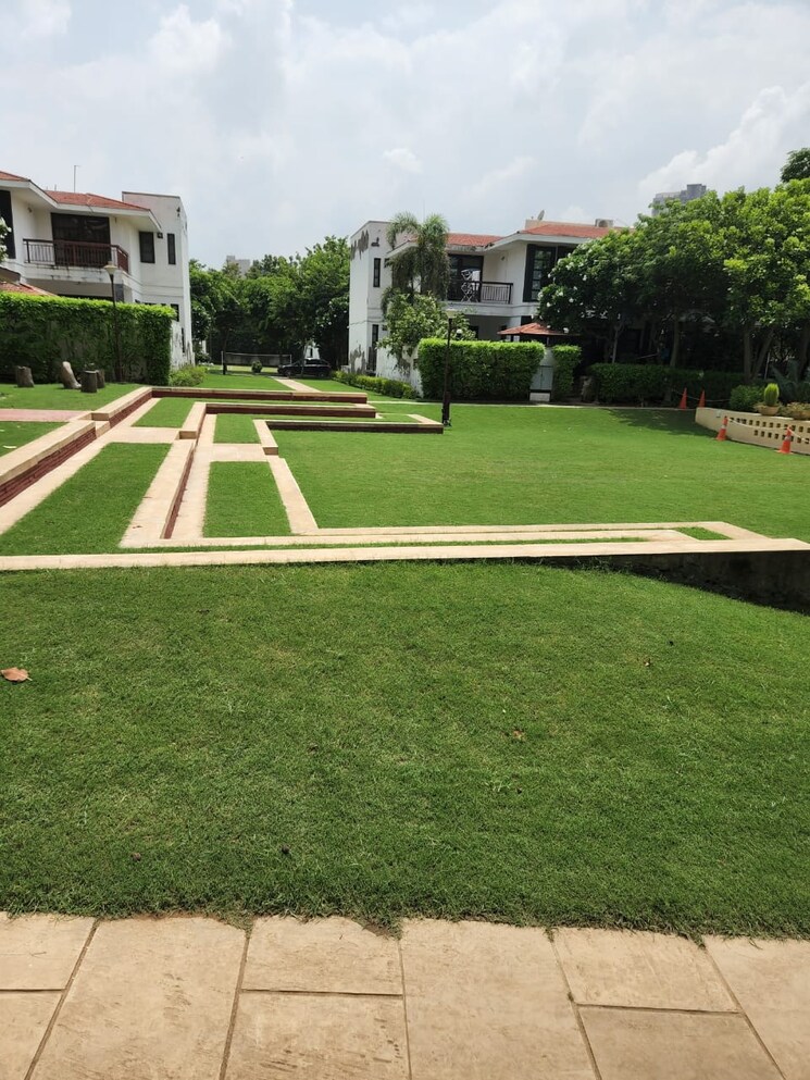 Garden, vipul-tatvam-villas 3.5 Bedroom 290 Sq.Yd. Villa In Sector 48 Gurgaon 9557447