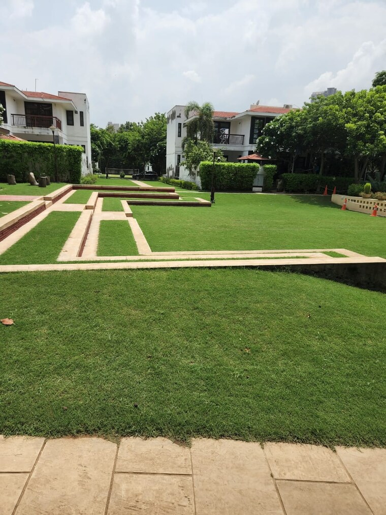 Garden, vipul-tatvam-villas 3.5 Bedroom 290 Sq.Yd. Villa In Sector 48 Gurgaon 9557447
