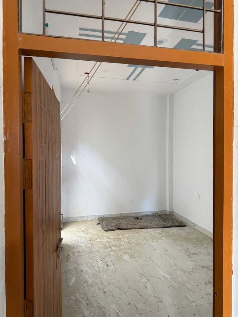 Room, bptp-district-phase-2 3 Bedroom 150 Sq.Yd. Builder Floor In Sector 84 Faridabad 9244180