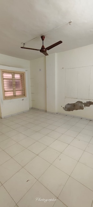 Room in 3 BHK Apartment at Paldi – for Rent