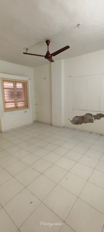 Room in 3 BHK Apartment at Paldi – for Rent