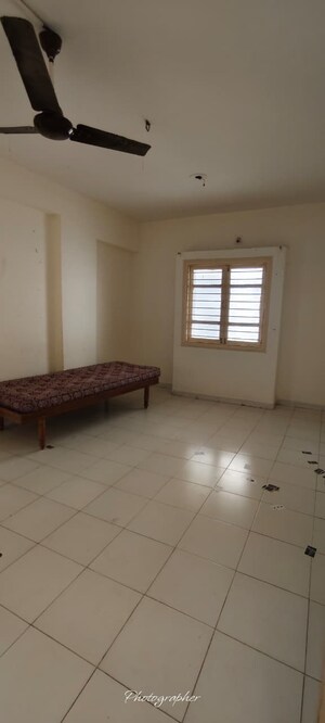 Room in 3 BHK Apartment at Paldi – for Rent