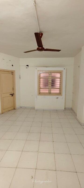 Room in 3 BHK Apartment at Paldi – for Rent