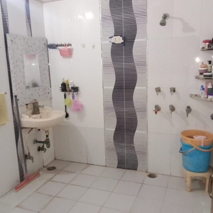 Bathroom, sector 21d 3 Bedroom 250 Sq.Yd. Builder Floor In Sector 21d Faridabad 9557600