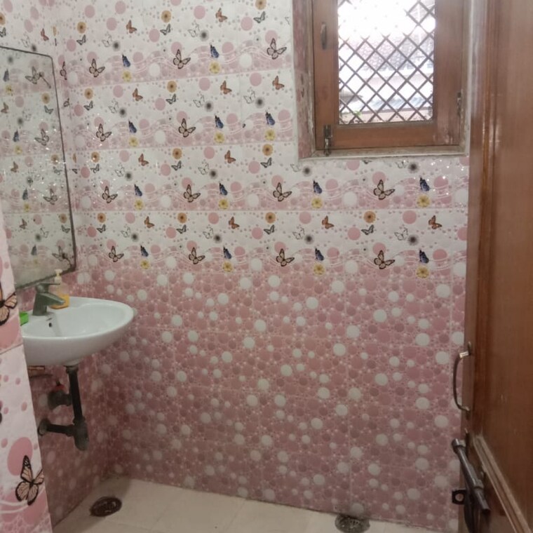 Bathroom, sector 21d 3 Bedroom 250 Sq.Yd. Builder Floor In Sector 21d Faridabad 9557600