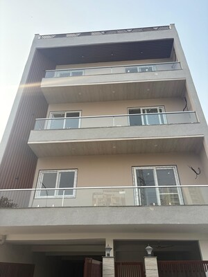 3 BHK Builder Floor For Sale in Sector 81