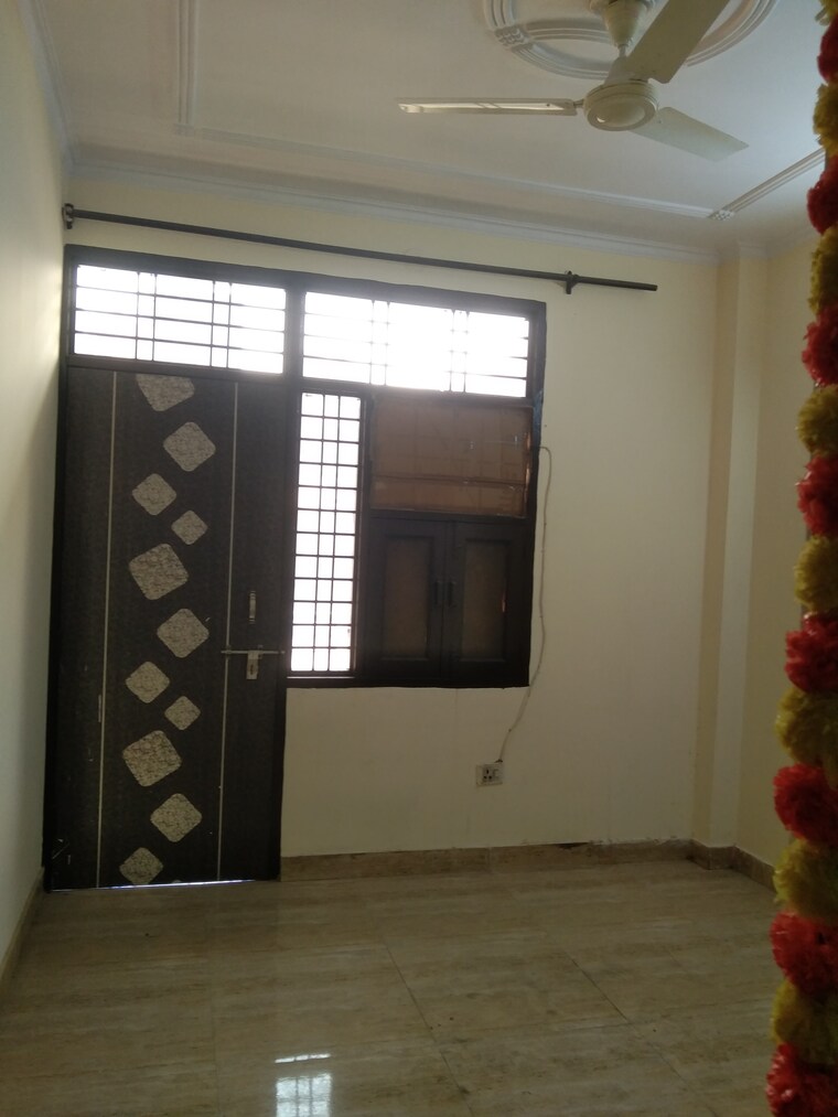 Room, rajpur khurd extension 1.5 Bedroom 500 Sq.Ft. Builder Floor In Rajpur Khurd Extension Delhi 9557635