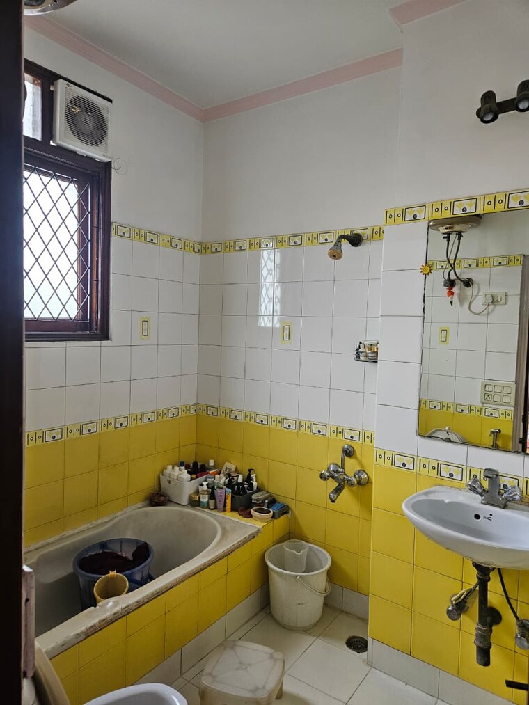 Master Bedroom, saket 4 Bedroom 2000 Sq.Ft. Builder Floor In Saket Delhi 9557629