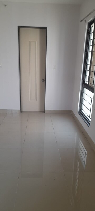 Room in 2.5 BHK Apartment at Nanded Lalit, Sinhagad Road – for Sale