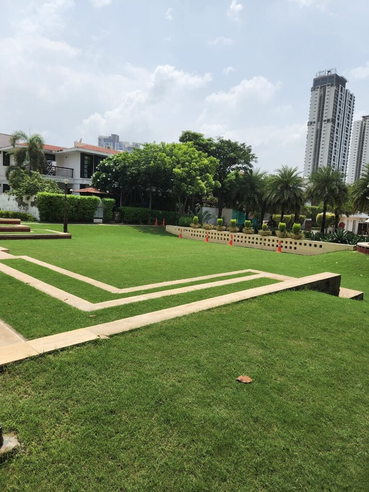 Garden, vipul-tatvam-villas 3.5 Bedroom 290 Sq.Yd. Villa In Sector 48 Gurgaon 9557654