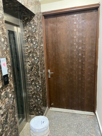 Lift in 3 BHK Builder Floor at Kishangarh – for Sale