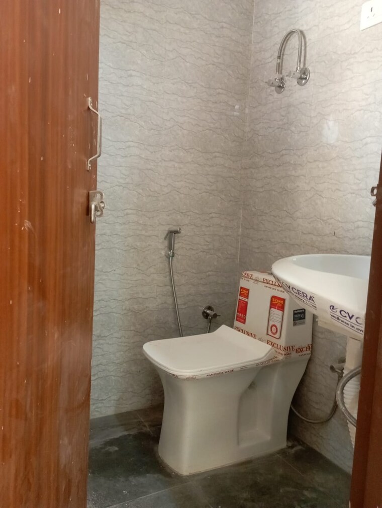 Bathroom, saket 2 Bedroom 850 Sq.Ft. Builder Floor In Saket Delhi 9557745