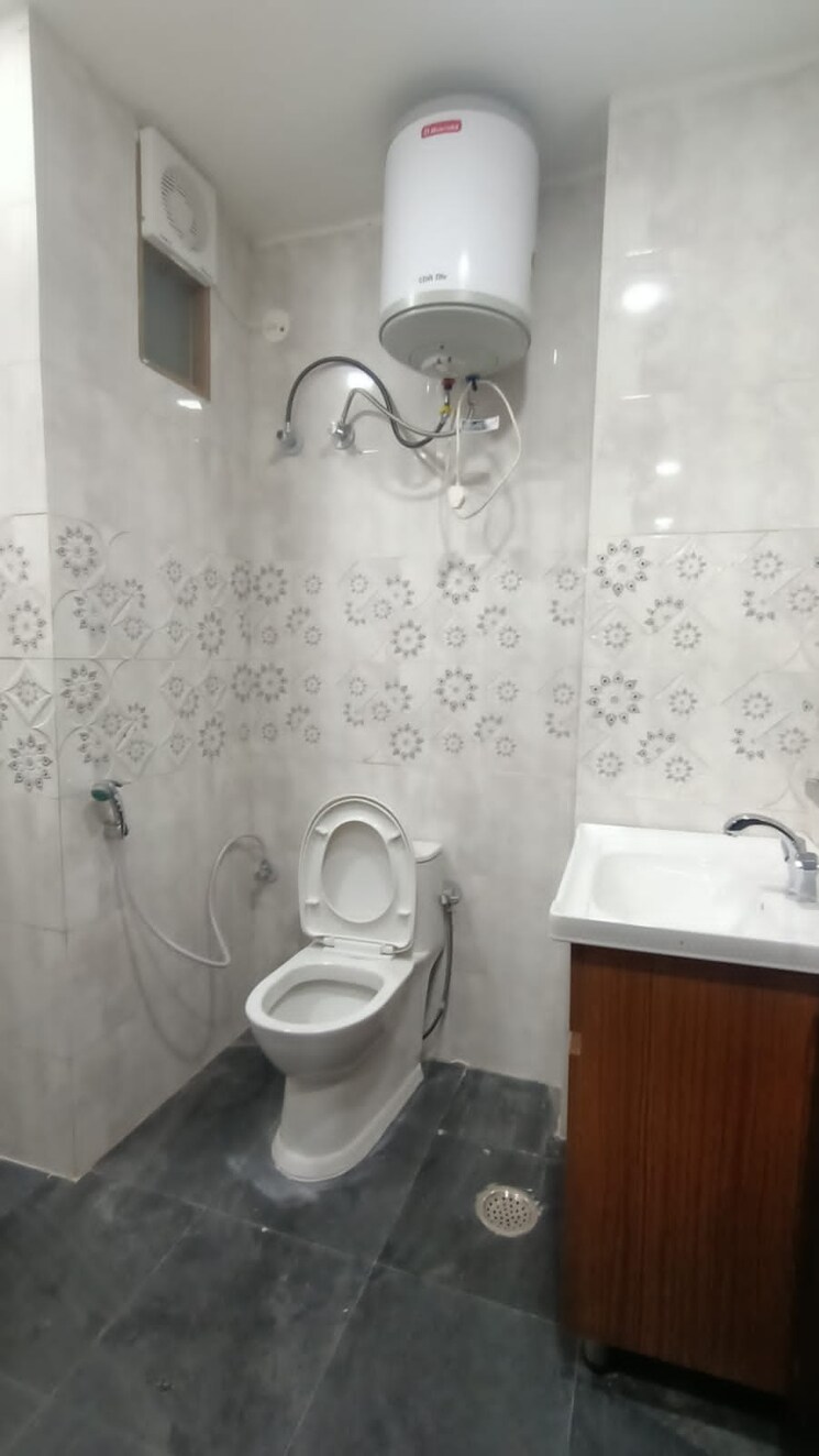 Bathroom, palam-vihar-residents-association 2 Bedroom 173 Sq.Yd. Builder Floor In Palam Vihar Gurgaon 9557752