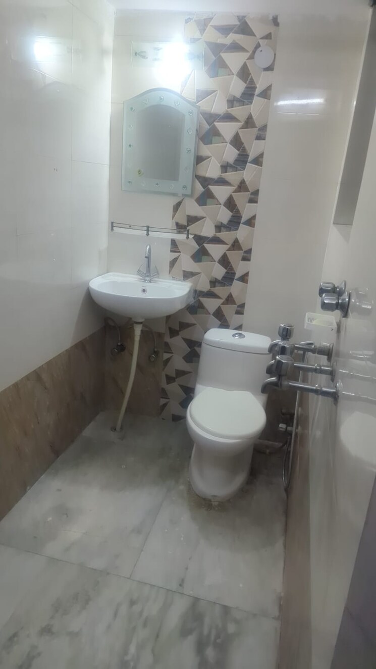 Bathroom, palam-vihar-residents-association 2 Bedroom 173 Sq.Ft. Builder Floor In Palam Vihar Gurgaon 9557769