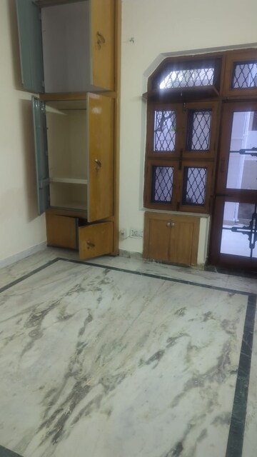 Room in 2 BHK Builder Floor at Palam Vihar Residents Association, Palam Vihar – for Rent